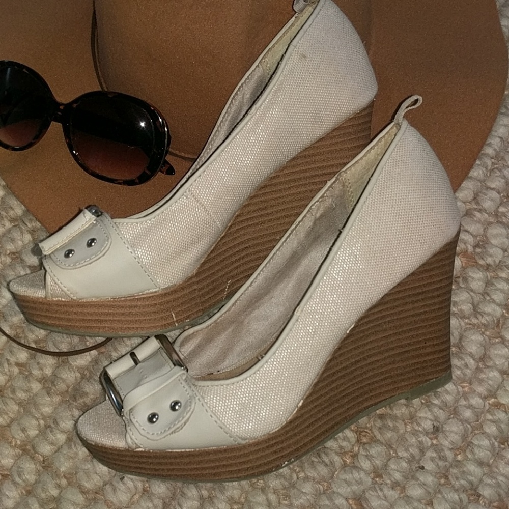 Shoes - Picture 2 of 3